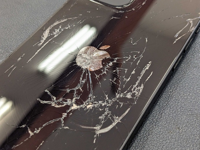 即日2時間で修理！】豊川市でiPhone12の背面交換🌟【背面割れ】