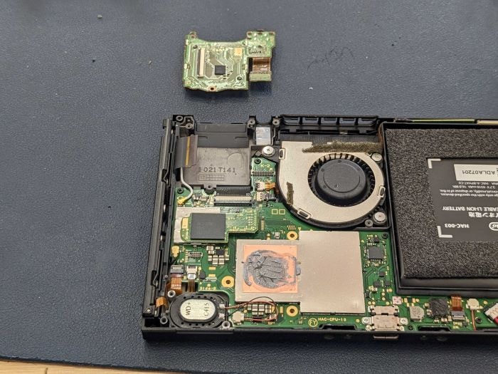 Switch ゲームスロット交換 ゲームカセット読み込めない 修理 治す 直す
