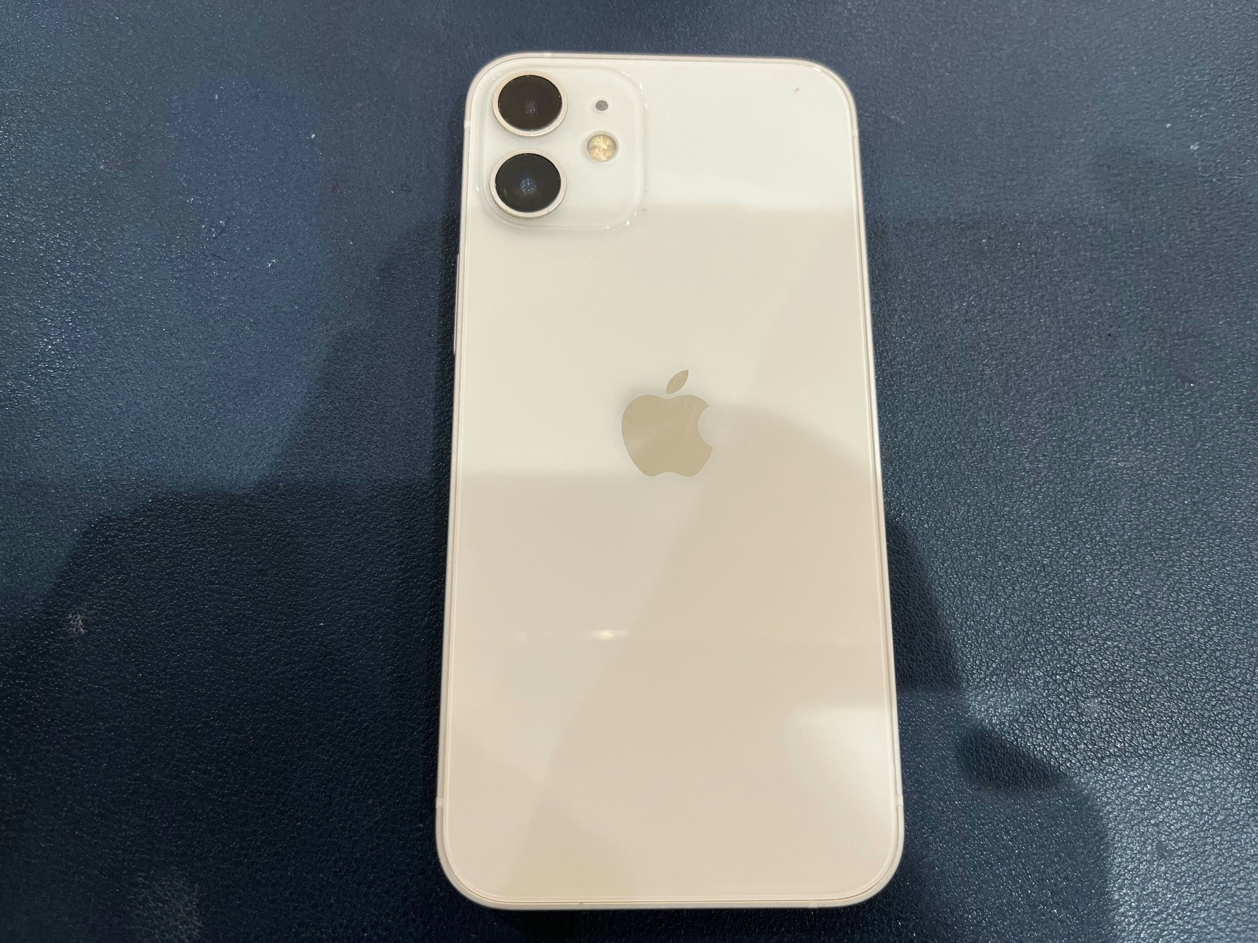 iPhone アイフォン アイフォーン スマホ スマートフォン バッテリー 電池 充電持ち 交換 取り替え メーカー修理 Apple Store 正規修理 純正 社外 保険 保証 AppleCare 故障 壊れた 壊した 修理 直す 治す 改善 自分で交換