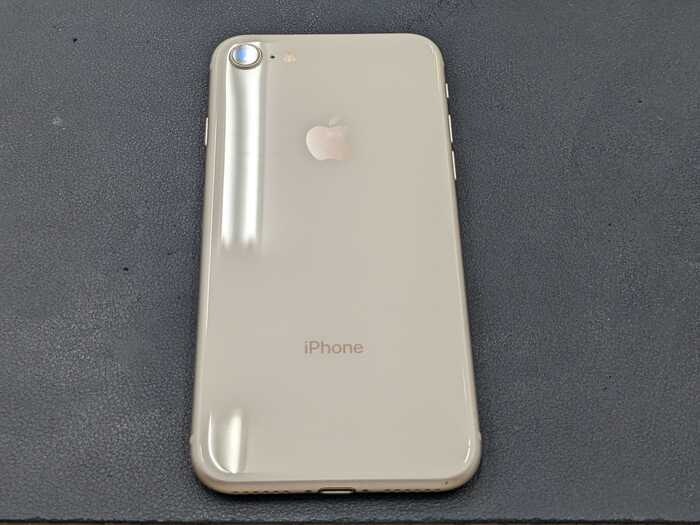 iPhone 8 アイフォン　サービス表記　経年劣化　充電減りはやい　発熱　バッテリー　交換　修理