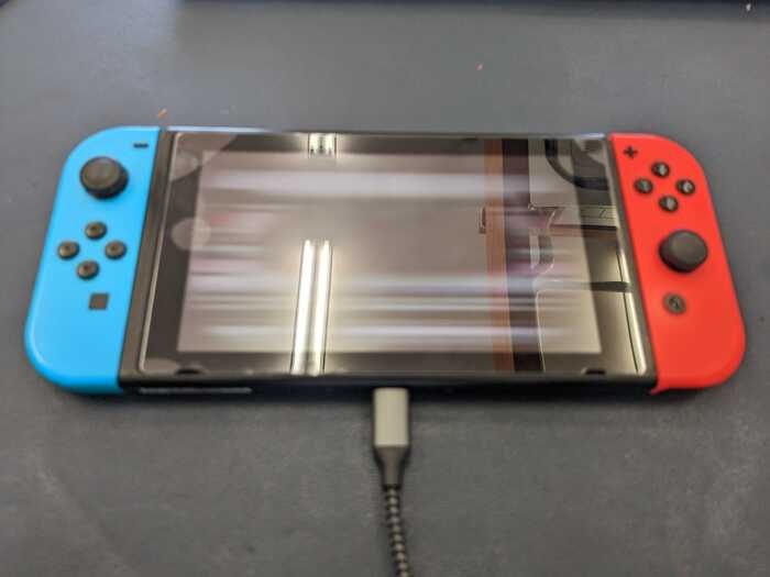 Switch　スウィッチ　画面に線　表示不良　落下　音はする　画面真っ暗　えきしょう　液晶　交換　修理