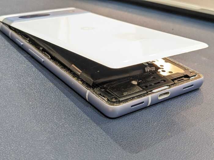ピクセル　ぴくせる　Pixel 7a  膨張　経年劣化　充電の減りがはやい　バッテリー　ばってりー　交換　修理