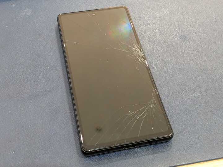 豊川市でGoogle Pixel 6aの画面修理ならまちスマ豊川店へ】画面割れ