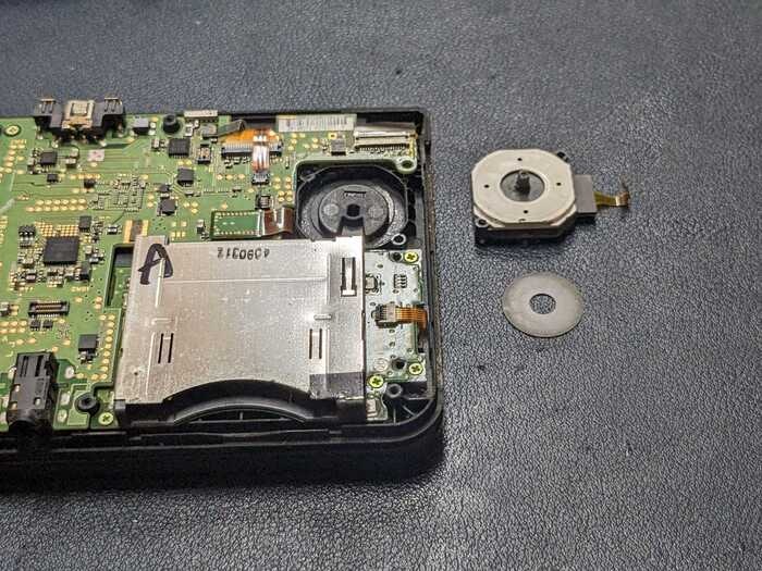 任天堂　Nintendo　3DS ゲーム　げーむ　勝手に動く　充電減り早い　誤動作　ドリフト　膨張　ばってりー　交換　スティック　修理