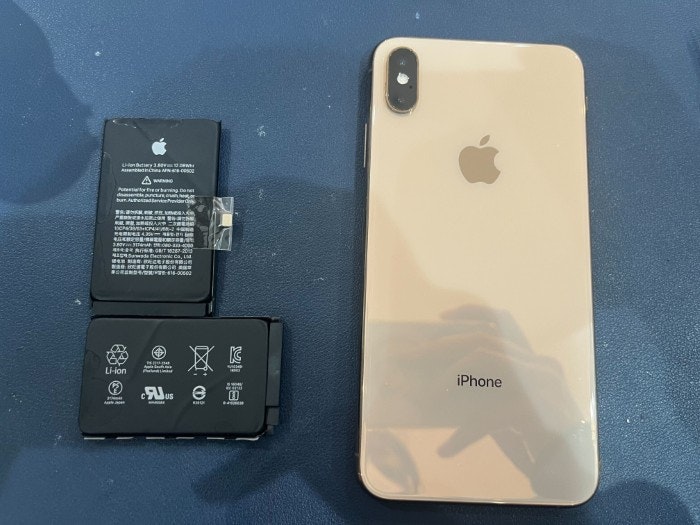 あいふぉん　アイフォン　iPhoneXsMax 充電もたない　1日もたない　減りが早い　経年劣化　サービス表記　電源勝手に落ちる　シャットダウン　ばってりー　バッテリー　交換　修理