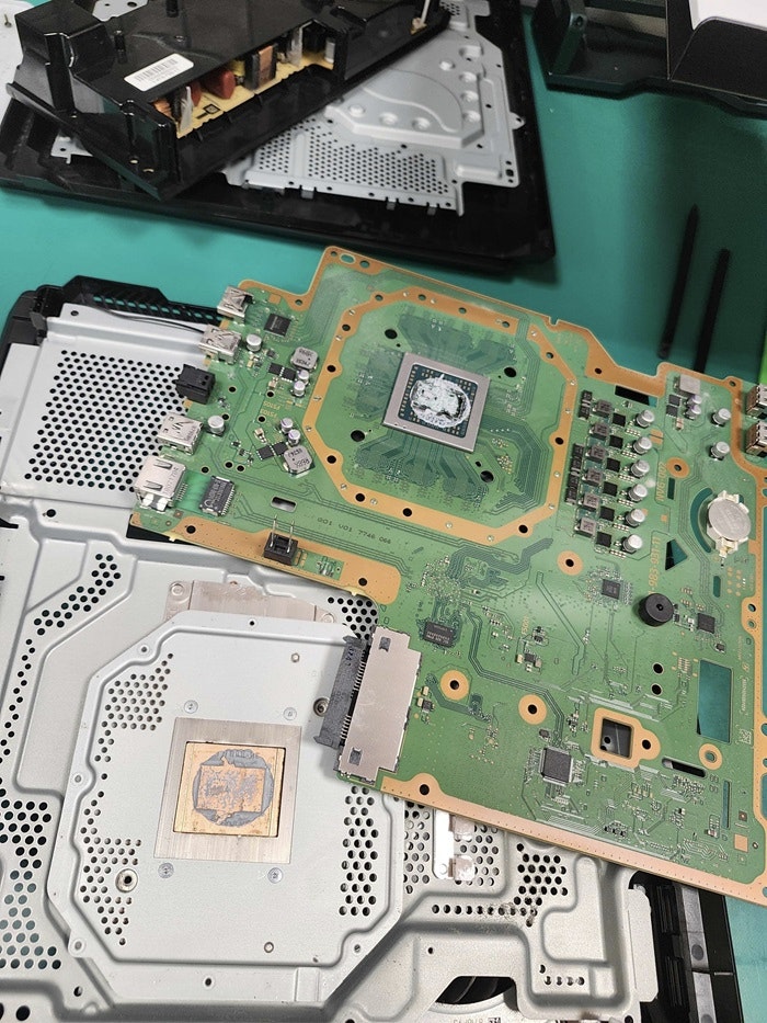 PS4 Pro 本体が熱くなる　清掃