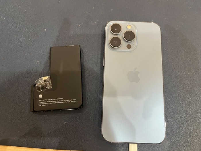 iPhone アイフォン アイフォーン スマホ スマートフォン バッテリー 電池 充電持ち 交換 取り替え メーカー修理 Apple Store 正規修理 純正 社外 保険 保証 AppleCare 故障 壊れた 壊した 修理 直す 治す 改善 自分で交換