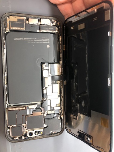 iPhone 15promax 512GB SIMフリー　液晶に線 iPhone 15 Pro Max 512GB - ナチュラルチタニウム（SIMフリー）[整備済