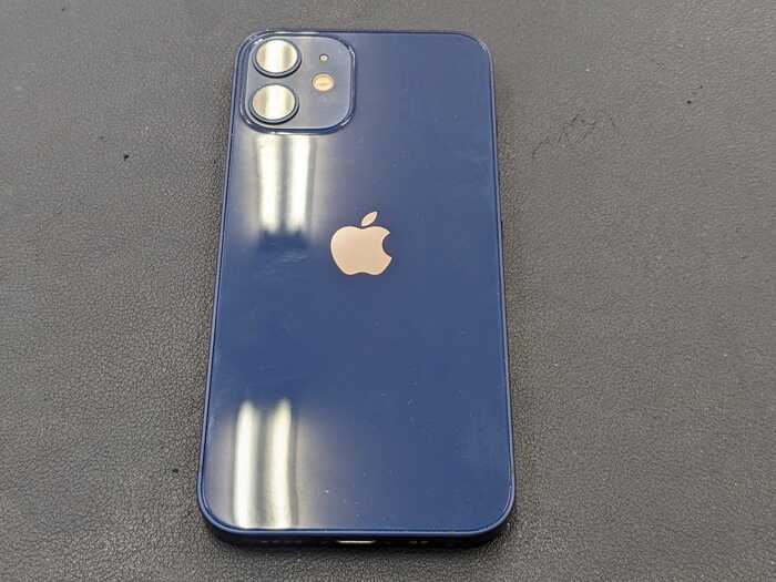 iPhone 12 mini  あいふぉん　アイフォン　充電減りはやい　膨張　発火　発熱　サービス表記　経年劣化　ばってりーバッテリー　交換