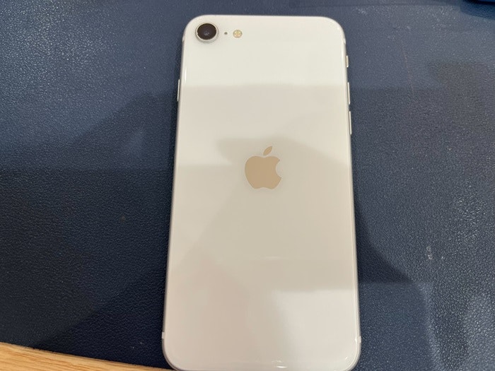 iPhoneSE2　バッテリー交換　バッテリー修理　電池持ち　充電持ち 画面修理　画面交換　液晶修理　電源不良　起動不良