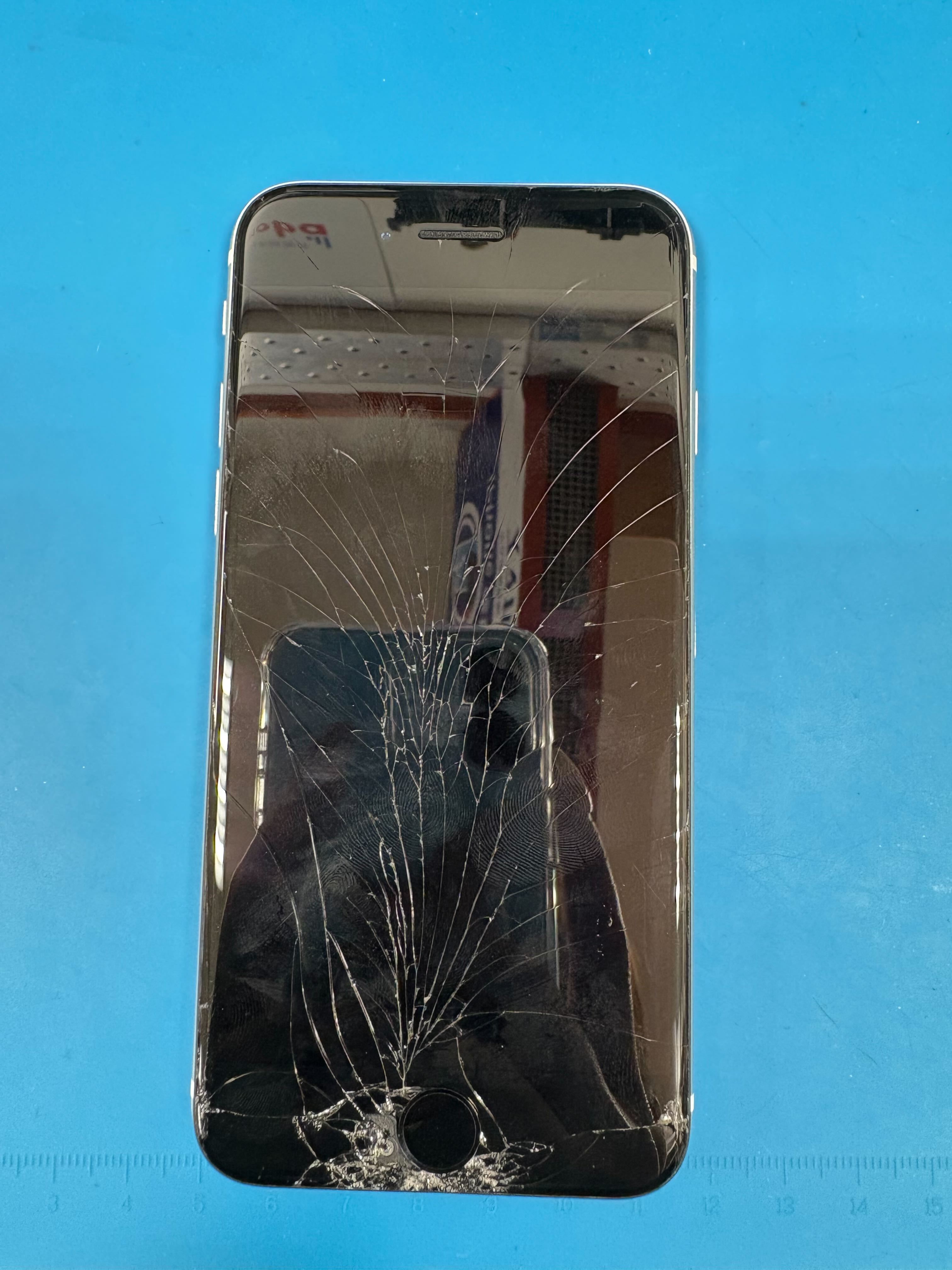 iPhoneSE2 画面割れてしまった💦😢画面交換【イオン豊橋南】
