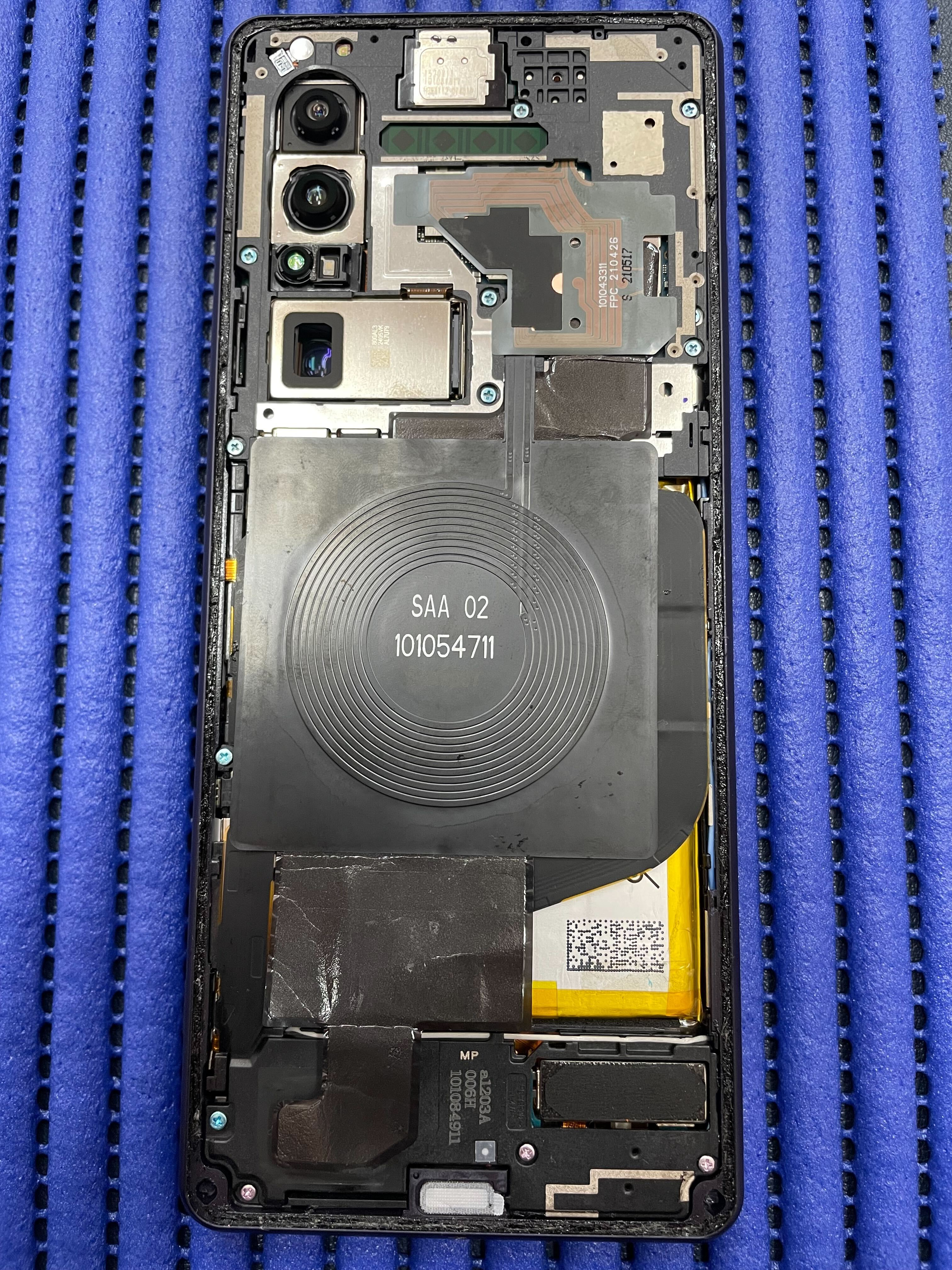 一宮市でXperia 1 IIIのバッテリー交換】充電の減りが早い症状も対応