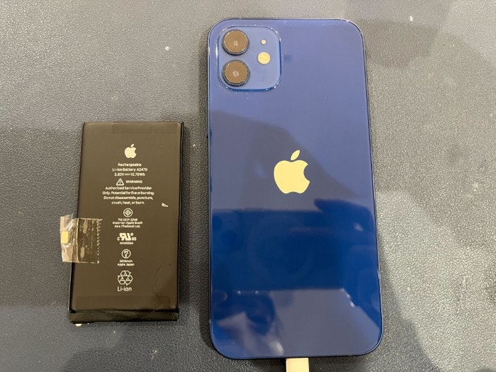 あいふぉん　アイフォン　iPhone12 充電もたない　1日もたない　減りが早い　経年劣化　サービス表記　電源勝手に落ちる　シャットダウン　ばってりー　バッテリー　交換　修理