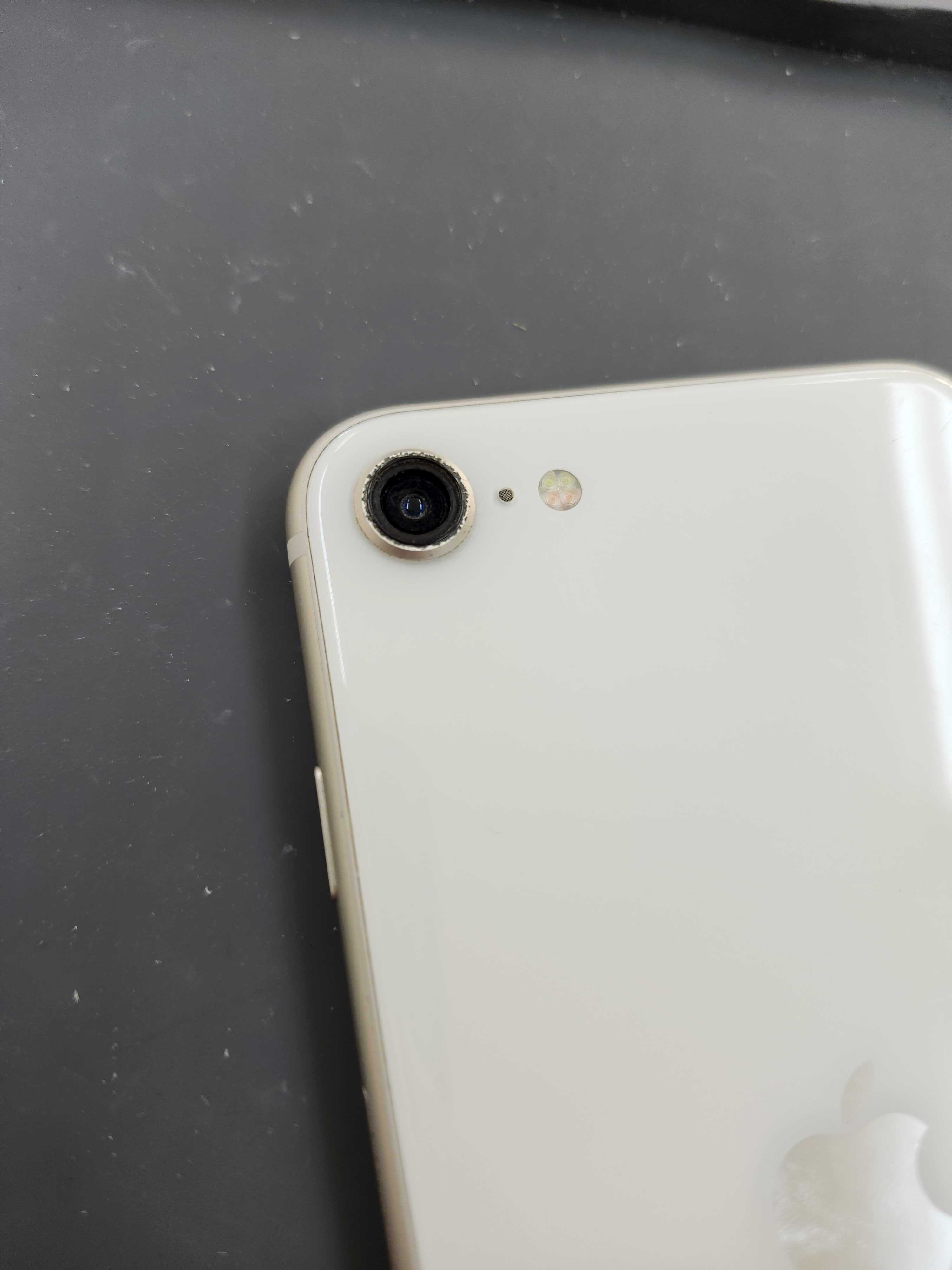 豊川店】iPhoneSE3 カメラレンズ割れ修理📱 即日60分・税込5,500円で復活！