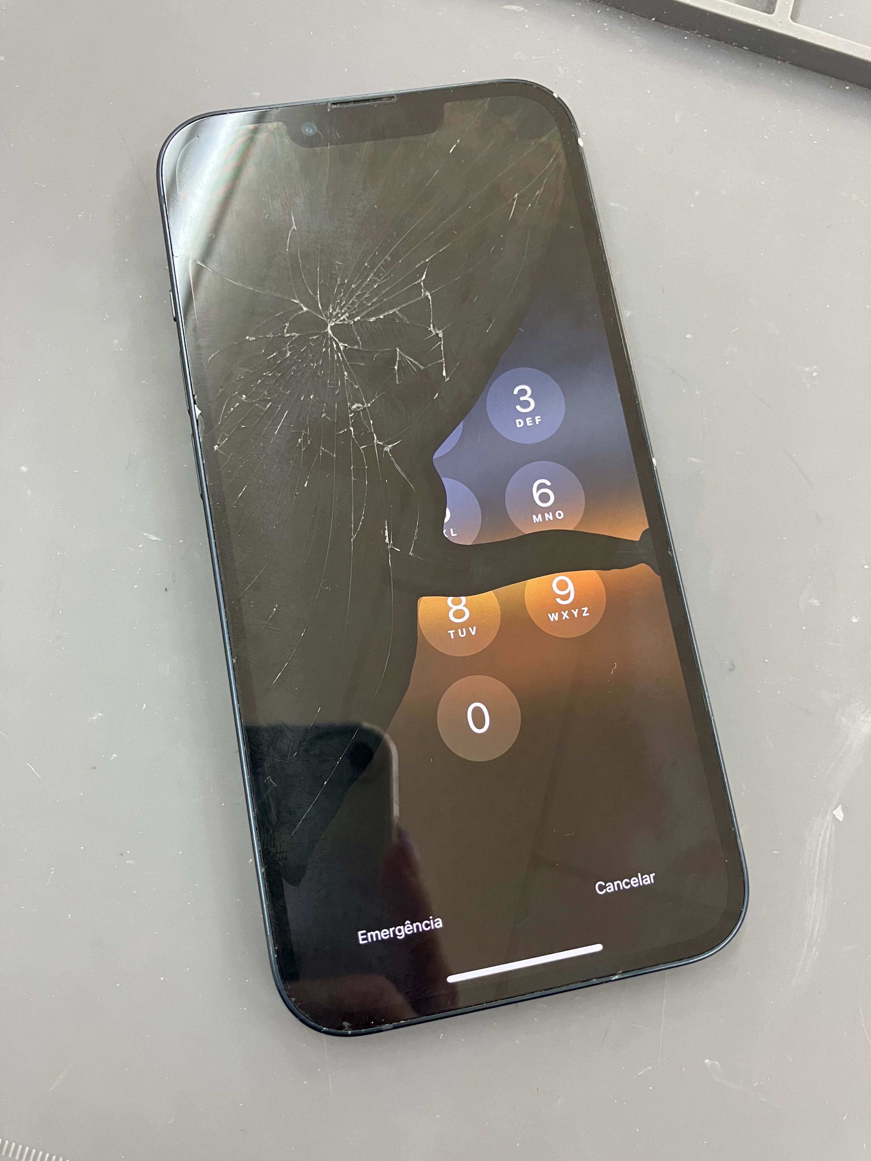 豊川市】iPhone13の画面が左斜めから黒く広がる症状…液晶故障のため