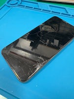 【豊橋市】iPhone XS Maxの画面割れ修理　1時間でキレイに復活！　【まちスマイオン豊橋南店】