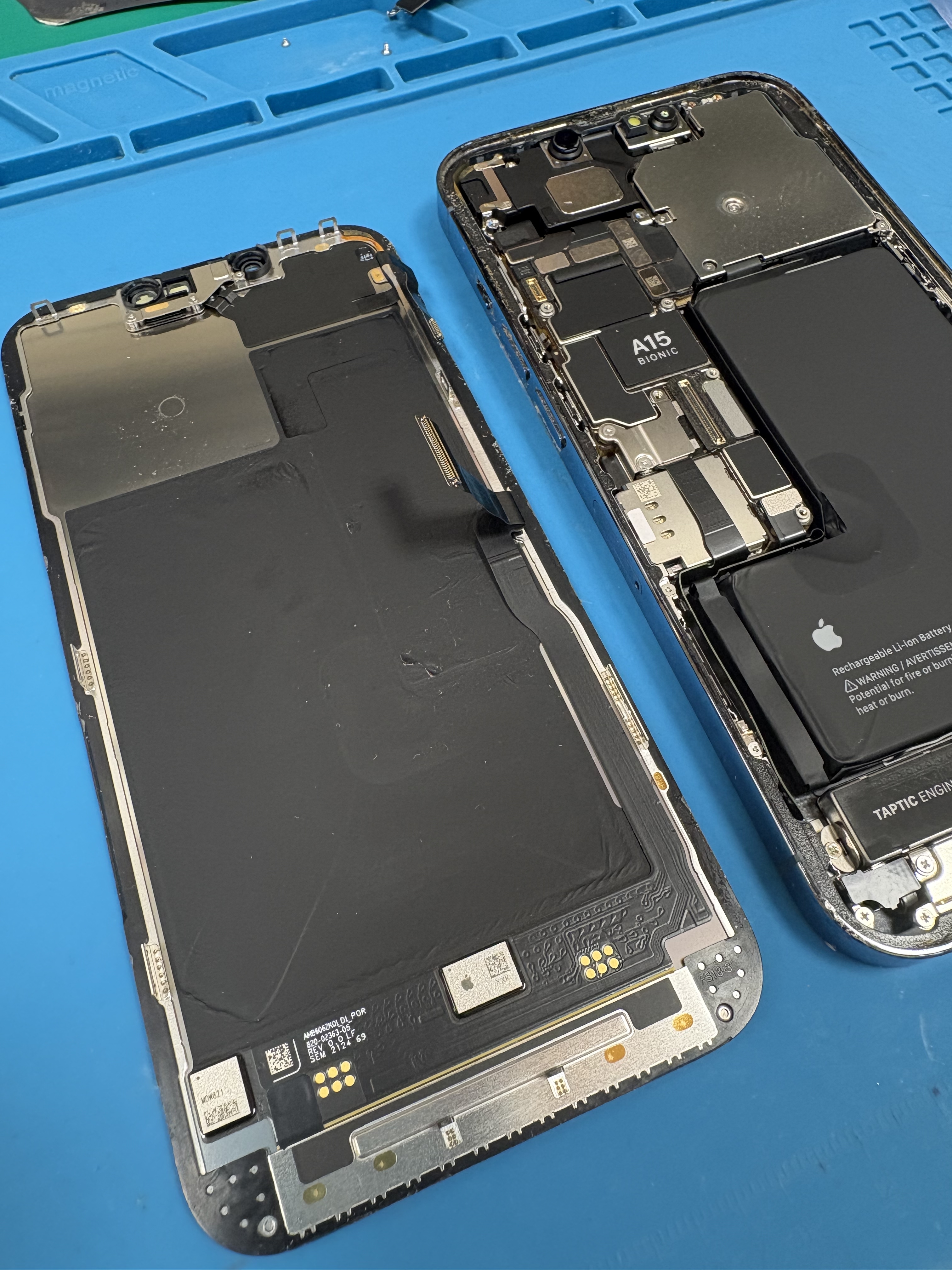 豊橋市】iPhone 13 Proの画面が突然真っ白に！画面交換で無事復旧しました
