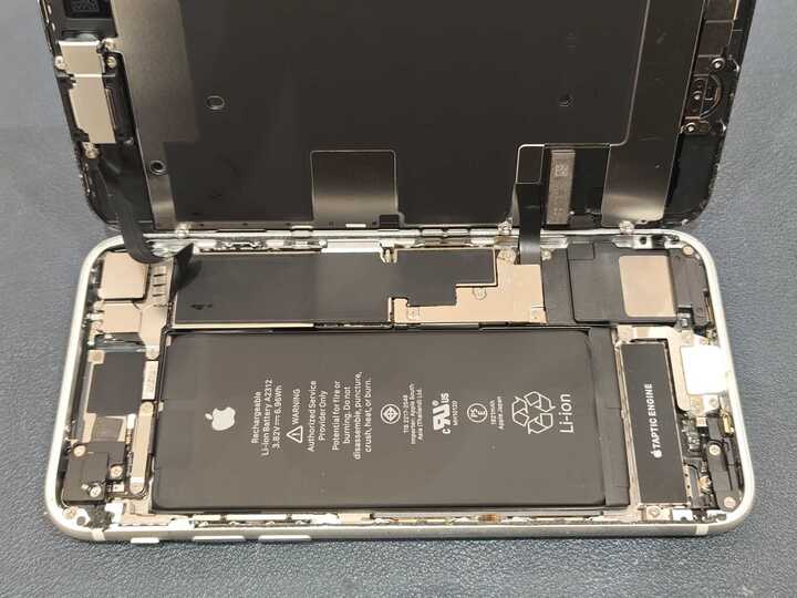 豊田市】iPhone SE（第2世代）のバッテリー交換！充電の減りが早い症状