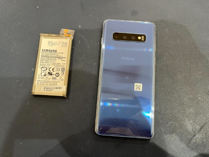 Android アンドロイド Galaxy S10充電もたない　1日もたない　減りが早い　経年劣化　サービス表記　電源勝手に落ちる　シャットダウン　ばってりー　バッテリー　交換　修理