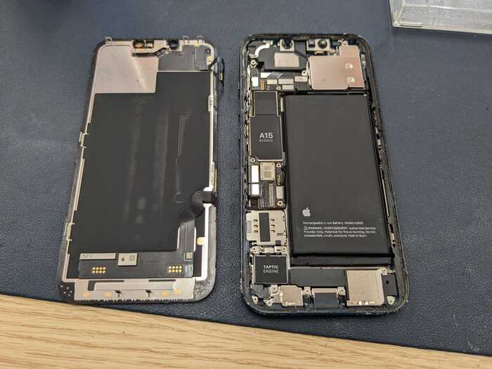 iPhone13 画面割れ タッチができない 【岡崎】