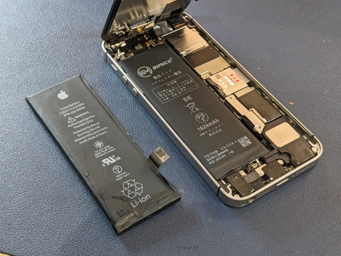 iPhone SE 初代 バッテリー膨張 バッテリー交換