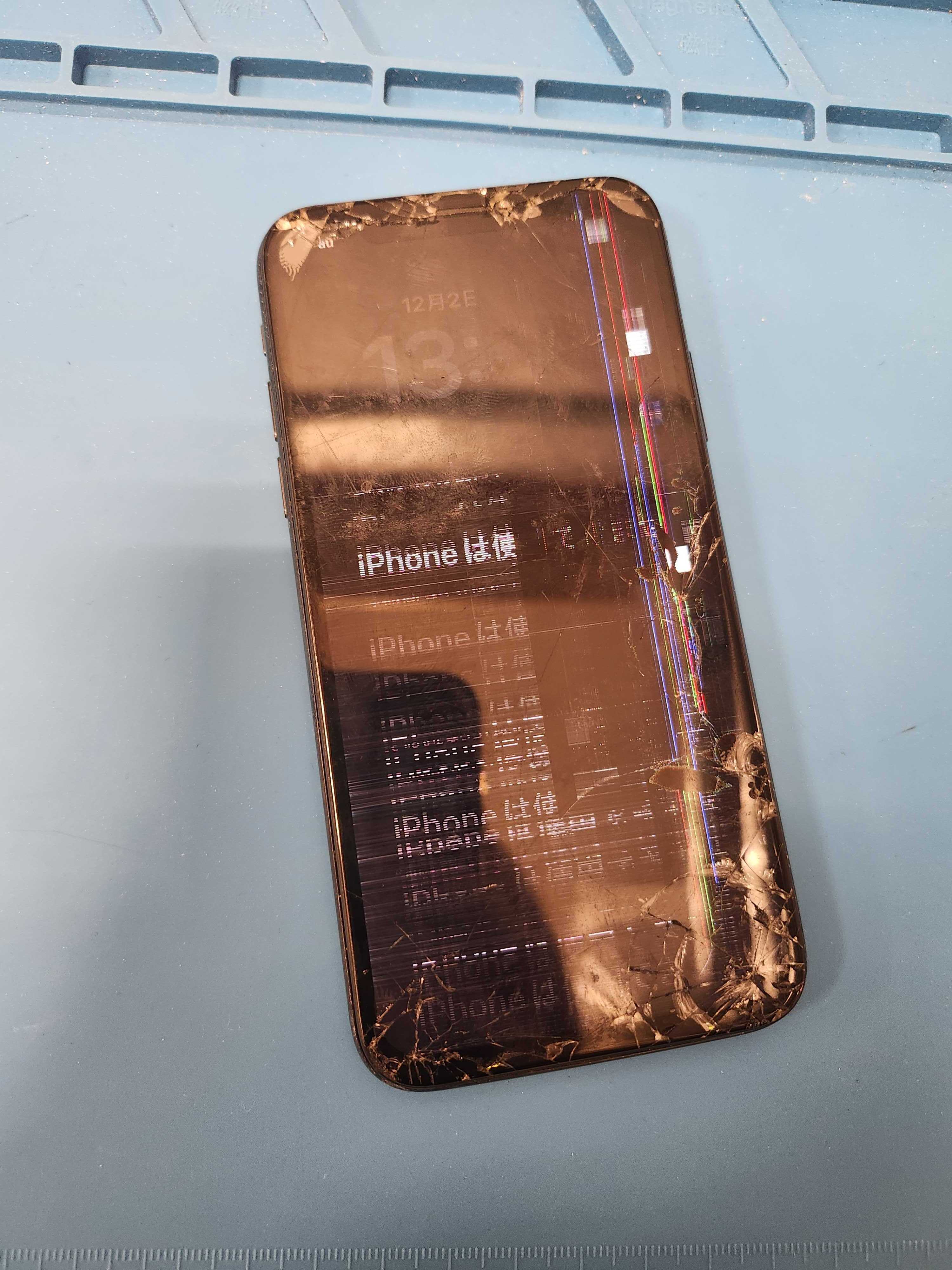 豊川店】iPhone X｜重度の画面割れ＆液晶不良を即日60分で修理！縦線