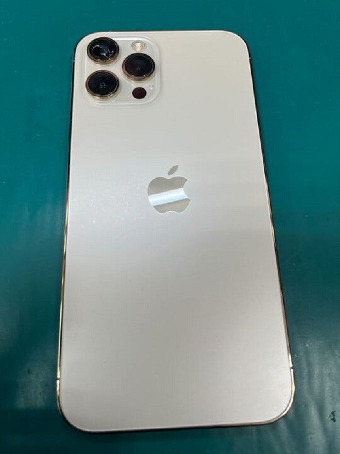 iPhone 12 proMax　カメラレンズ修理