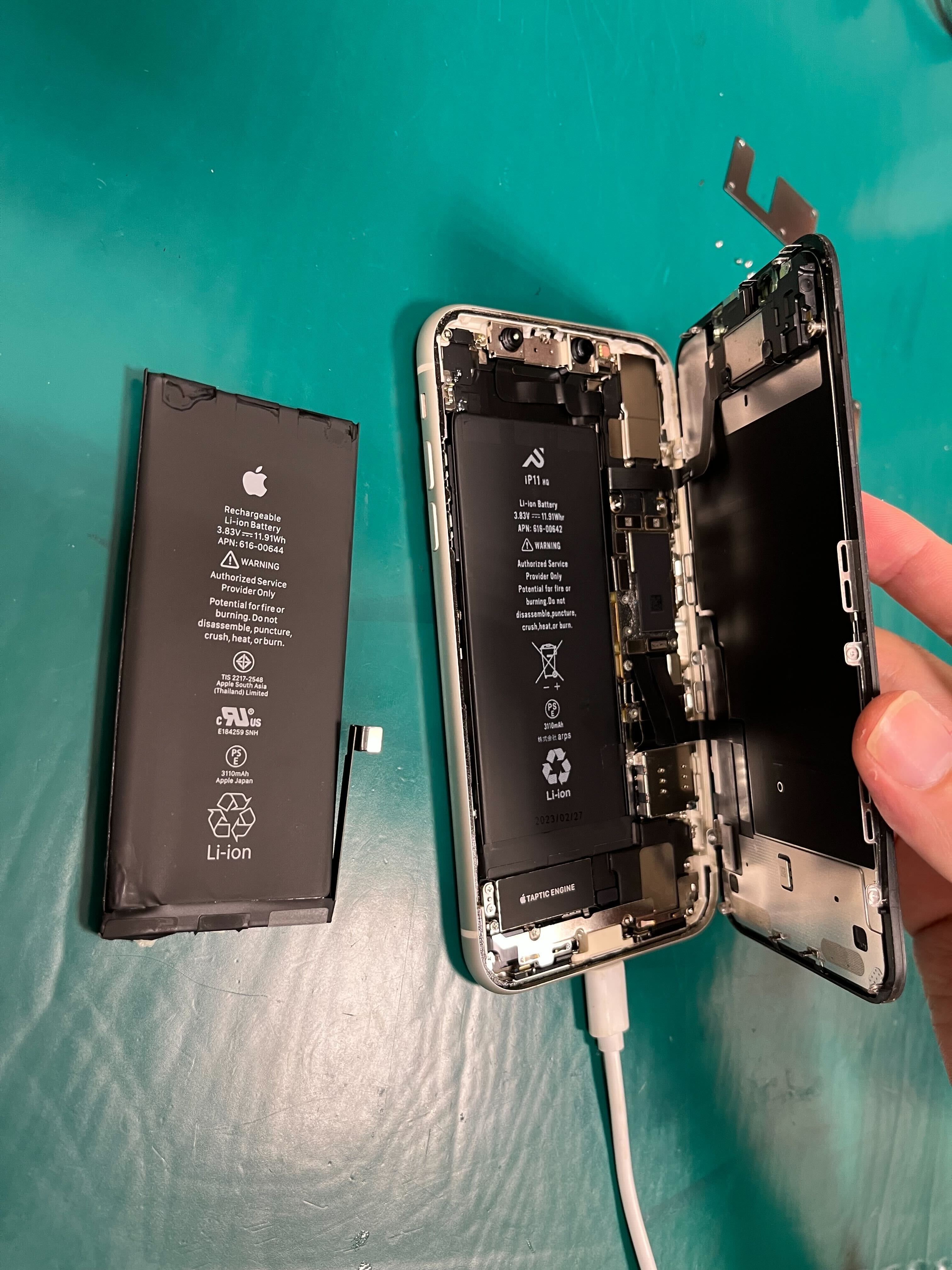 iPhone 11 イエロー 64g 社外バッテリー交換歴あり　説明文参照 iPhone 11 イエロー 64g 社外バッテリー交換歴あり 説明文参照