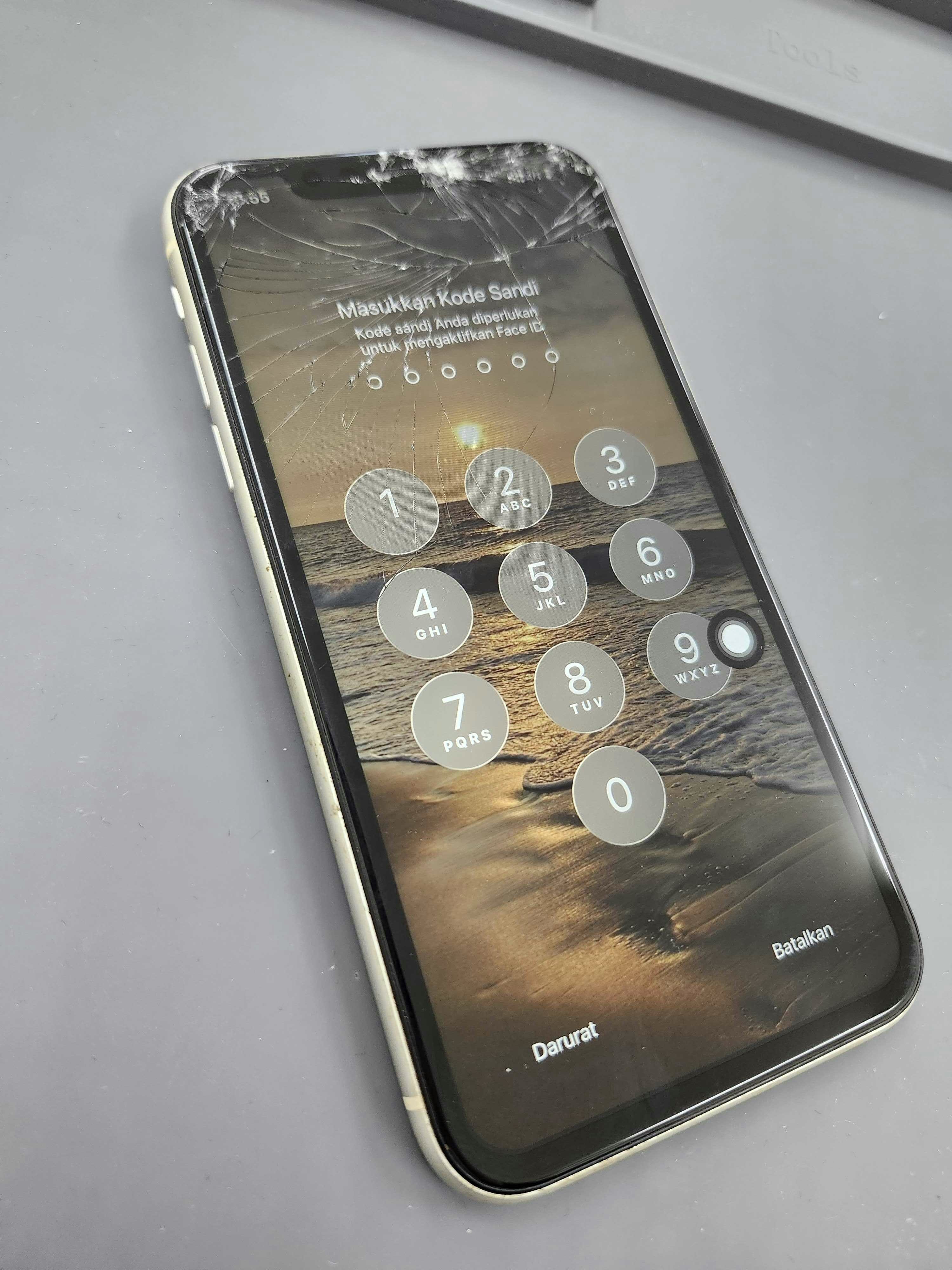 iphone11　当日修理　豊川市　画面割れ　画面交換　iPhone修理　スマホ修理　豊川　豊橋　新城　蒲郡　湖西　浜松