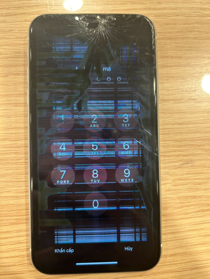 iPhone 11 画面表示おかしい 一宮市