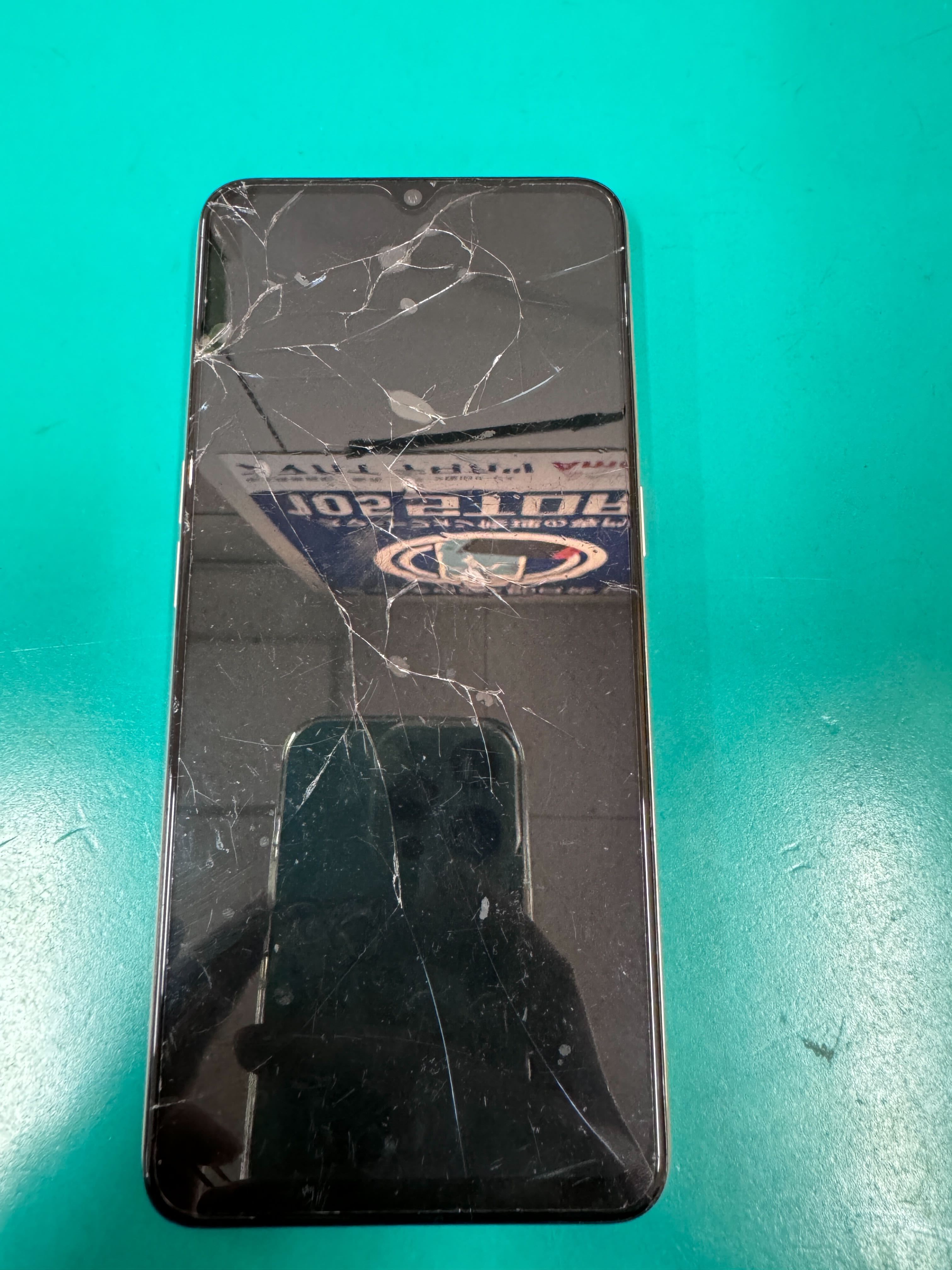 OPPOA73 スマートフォン画面割れあり OPPOA73 スマートフォン画面割れあり OPPO A73】画面のガラスが