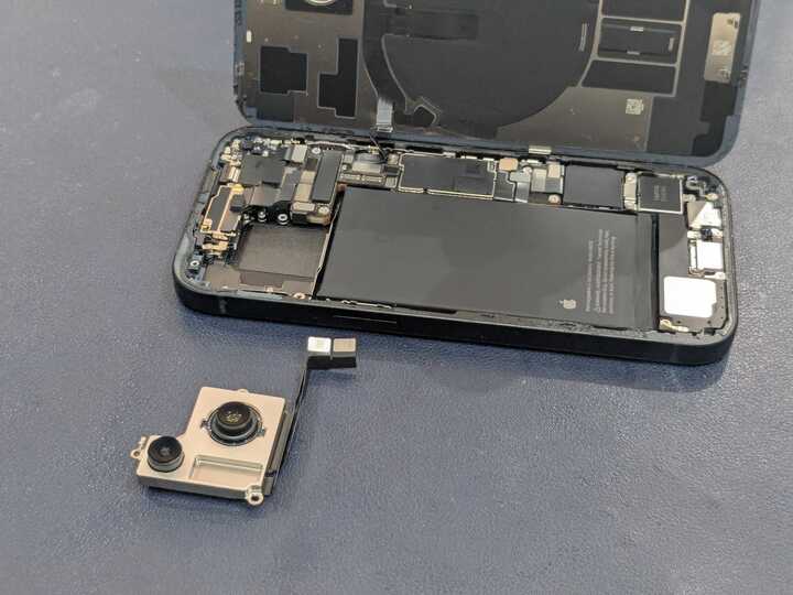 春日井市】iPhone 15のカメラ修理 カメラを起動すると真っ暗！？ 修理