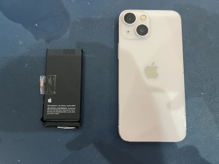 あいふぉん　アイフォン　iPhone13mini 充電もたない　1日もたない　減りが早い　経年劣化　サービス表記　電源勝手に落ちる　シャットダウン　ばってりー　バッテリー　交換　修理