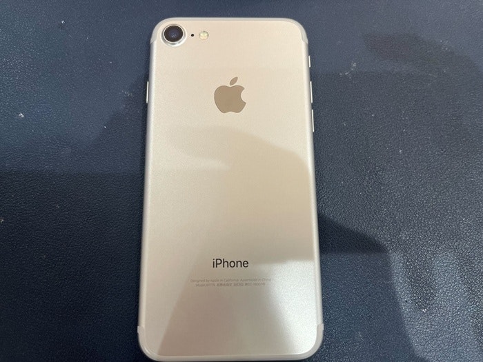 あいふぉん　アイフォン　iPhone　充電もたない　1日もたない　減りが早い　経年劣化　サービス表記　電源勝手に落ちる　シャットダウン　ばってりー　バッテリー　交換　修理