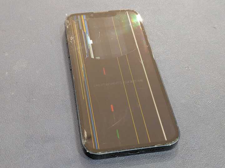 豊田市】iPhone 13の画面交換修理！表示不良で見えなくなった画面も