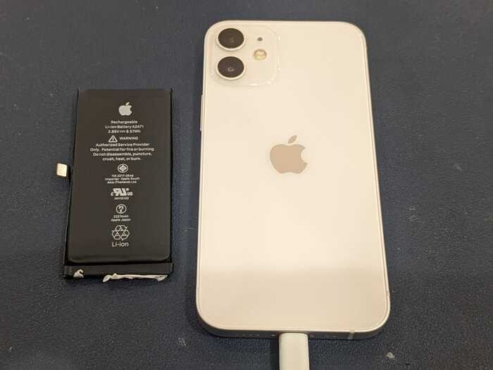iPhone　アイフォン　あいふぉん　12 mini　充電減り早い　経年劣化　膨張　電源落ちる　ばってりー　バッテリー　交換