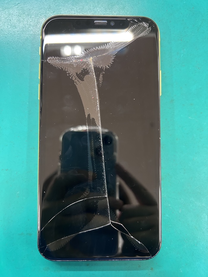 iPhoneXR ガラス割れ 画面交換 【イオン春日井店】