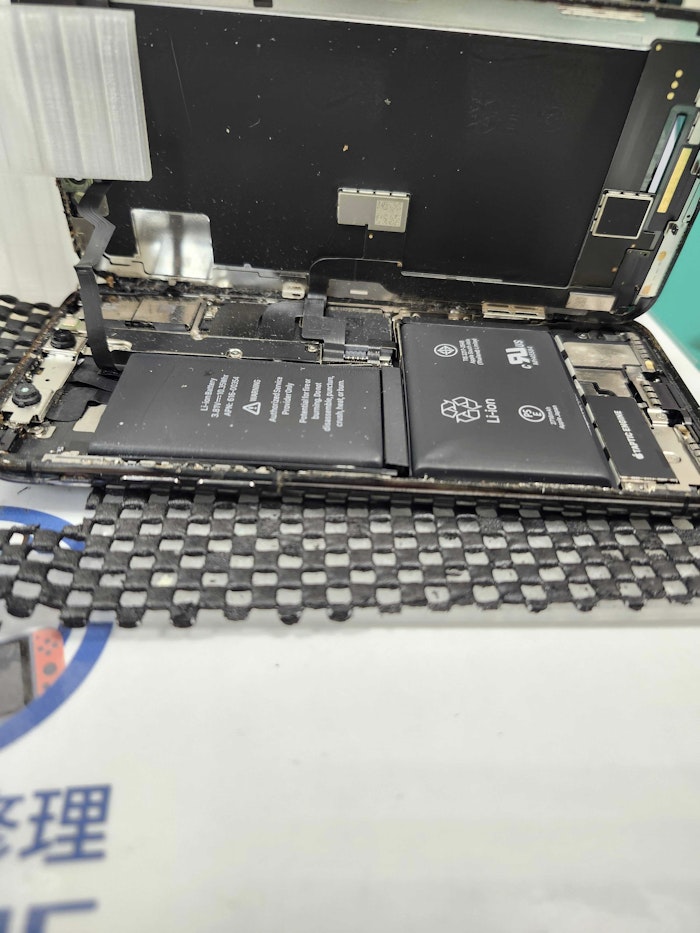 iPhoneX　バッテリー膨張