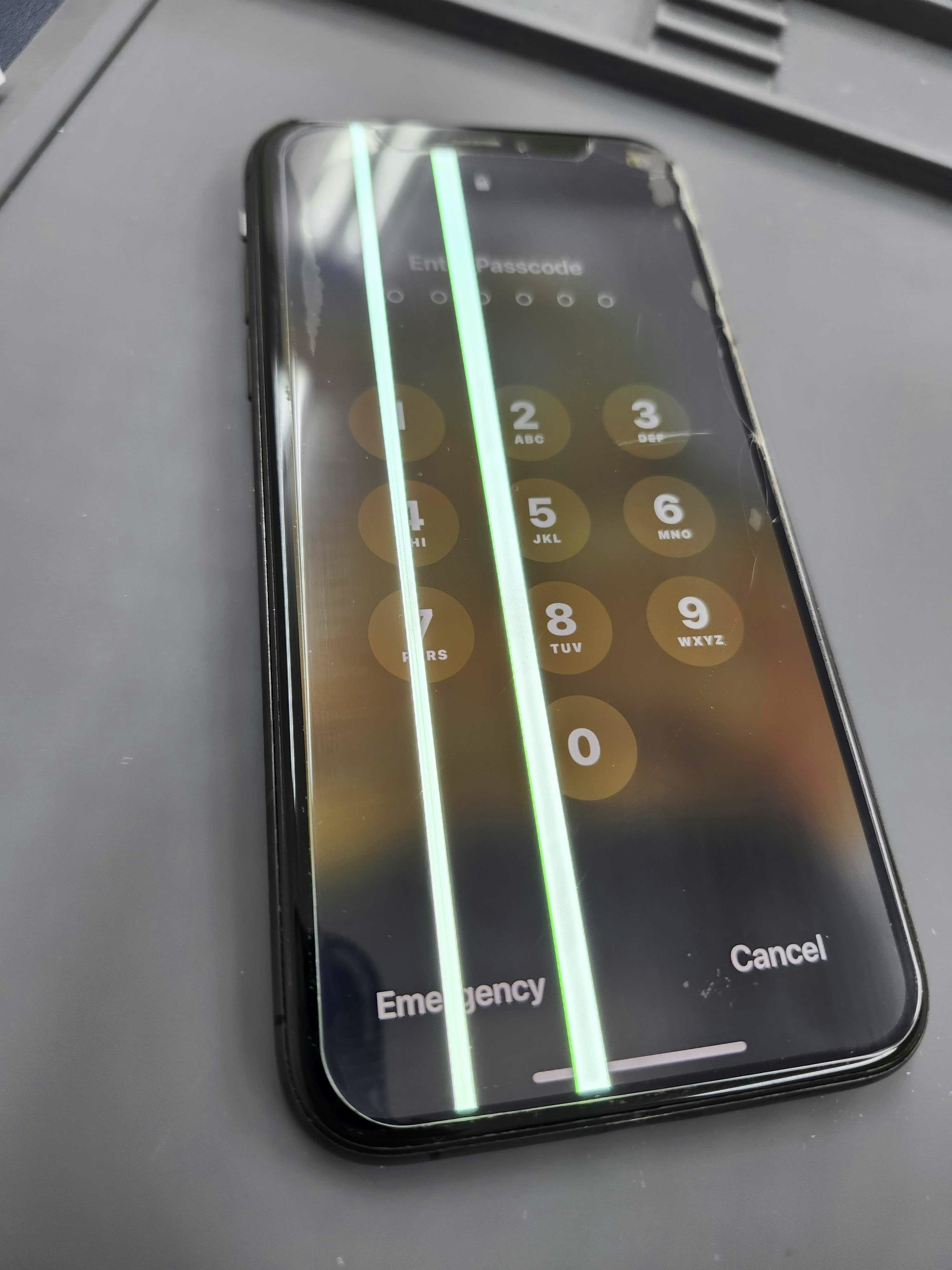 iphoneXS iPhone修理 iPhone 画面交換 液晶に線 豊川 豊橋 新城 蒲郡 湖西 浜松