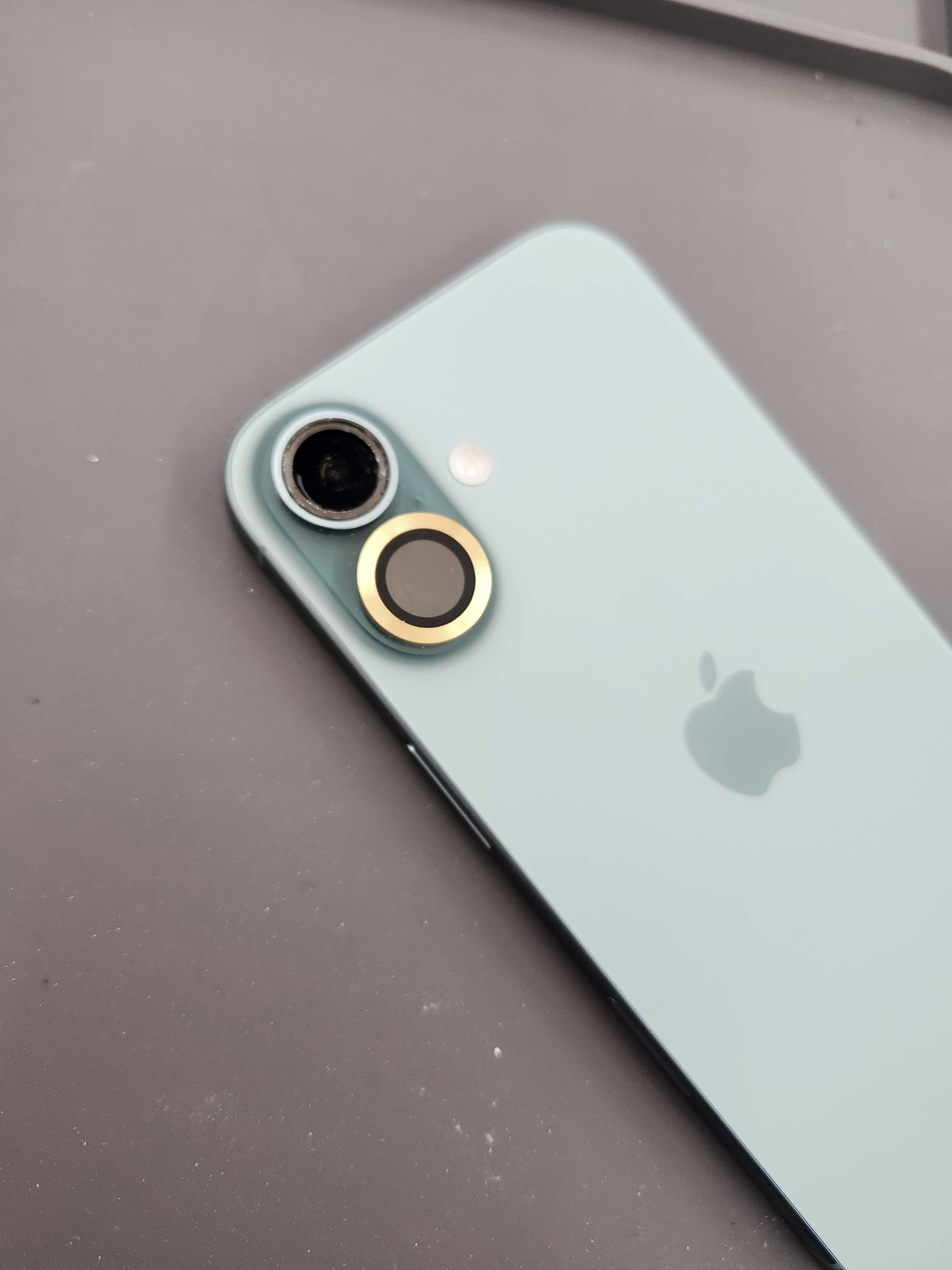 iPhone 16 カメラレンズ 修理 途中