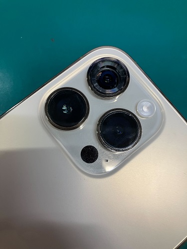 豊川市でiPhone14 Pro Maxのカメラレンズ修理なら即日対応】レンズ割れ