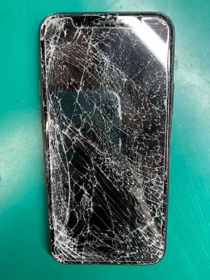 iPhone　豊川市　iPhone修理　修理　画面割れ　スマホ修理　画面修理　豊川　豊橋　新城　蒲郡　湖西　浜松