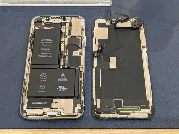 あいふぉん　アイフォン　iPhone X　充電減り早い　経年劣化　サービス表記　半日もたない　急に電源落ちる　ばってりー　バッテリー　劣化　修理　交換