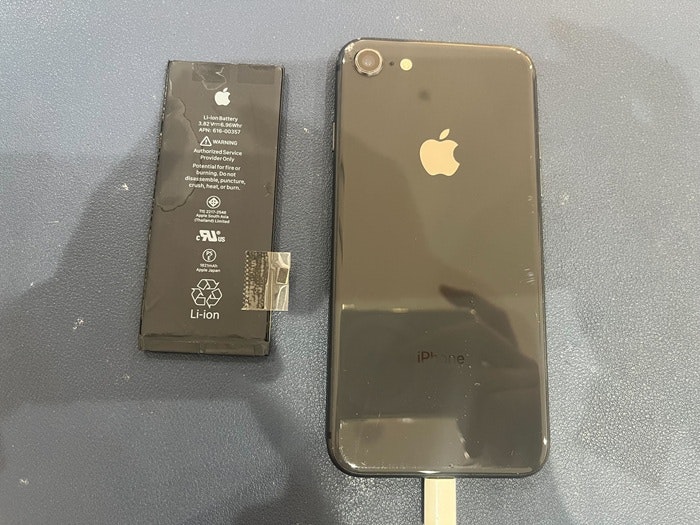 iPhone アイフォン アイフォーン スマホ スマートフォン バッテリー 電池 充電持ち 交換 取り替え メーカー修理 Apple Store 正規修理 純正 社外 保険 保証 AppleCare 故障 壊れた 壊した 修理 直す 治す 改善 自分で交換
