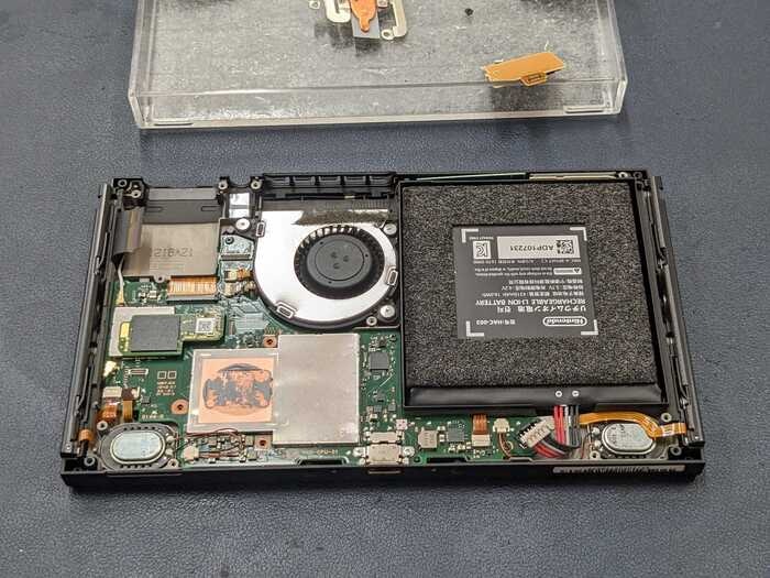 スウィッチ　Switch　ゲーム機　任天堂　液晶表示おかしい　表示不良　線が入った　落下　画面真っ暗　映らない　修理　交換