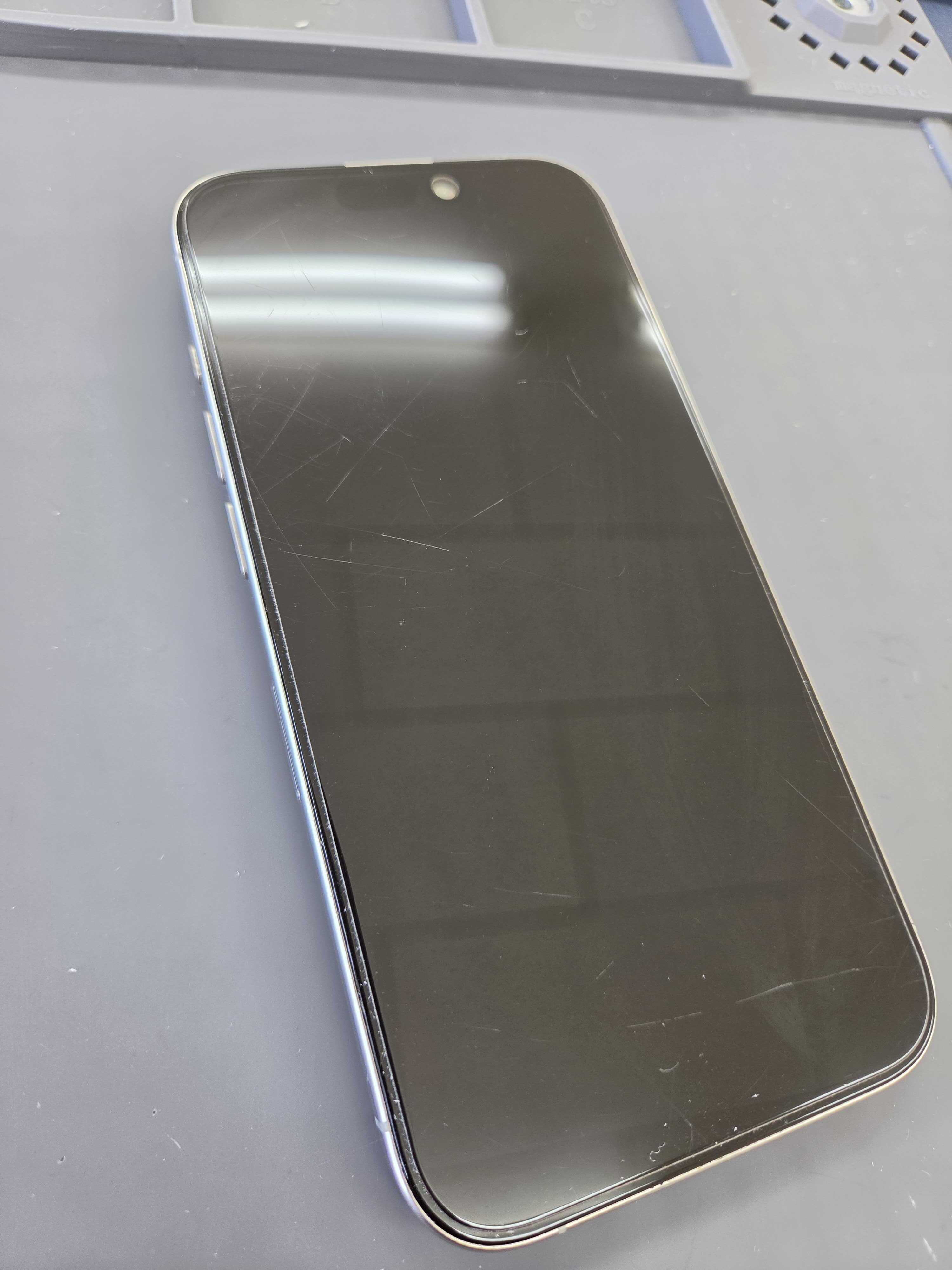 当日修理OK】iPhone15Proの画面が真っ暗に…！豊川市で即日修理ならまち