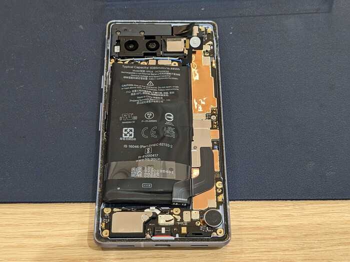 ぴくせる　ピクセル　Pixel　7a　バッテリー　ばってりー　膨張　膨らんでいる　背面浮いてる　端末熱い　修理　交換