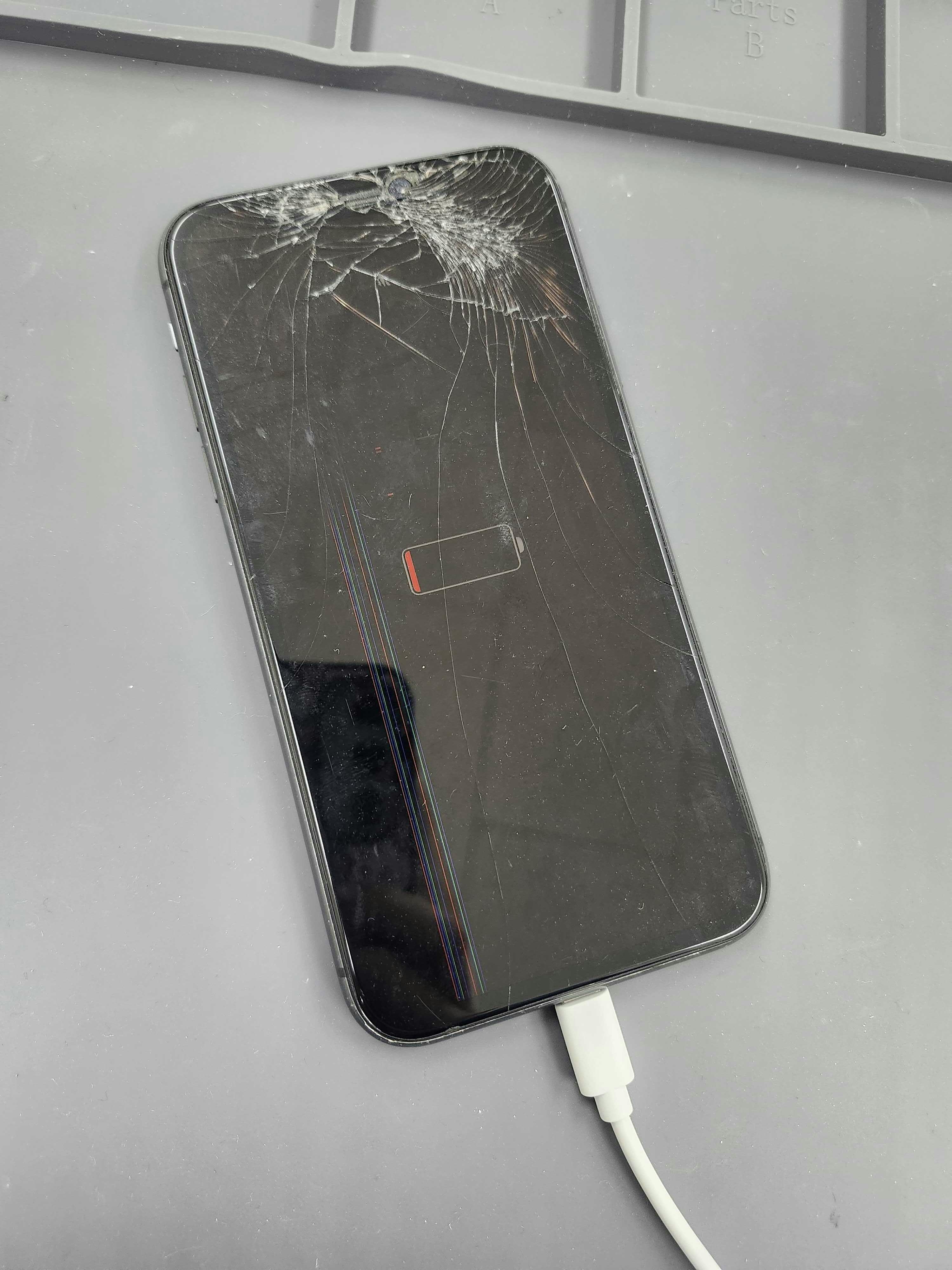iPhone11　iPhone　iPhone修理　即日　スマホ　スマホ修理　画面割れ　画面交換　豊川　豊橋　蒲郡　湖西　浜松