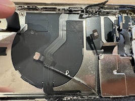 【豊川市でiPhone12 Proの音量ボタン修理】ボタンが反応しない症状でご来店！部品交換で改善しました