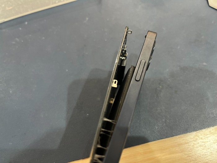 あいふぉん　アイフォン　iPhone12  充電もたない　1日もたない　減りが早い　経年劣化　サービス表記　電源勝手に落ちる　シャットダウン　ばってりー　バッテリー　交換　修理